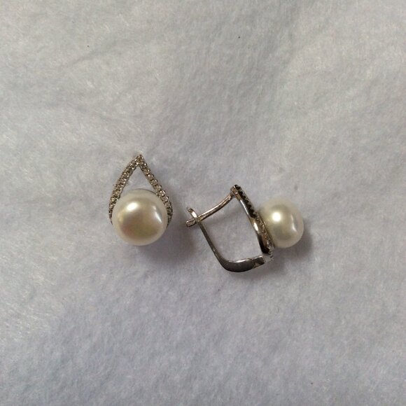 NWT 14K WHITE GOLD Round White Pearl 12mm Earrings MSRP $495 - Picture 2 of 5